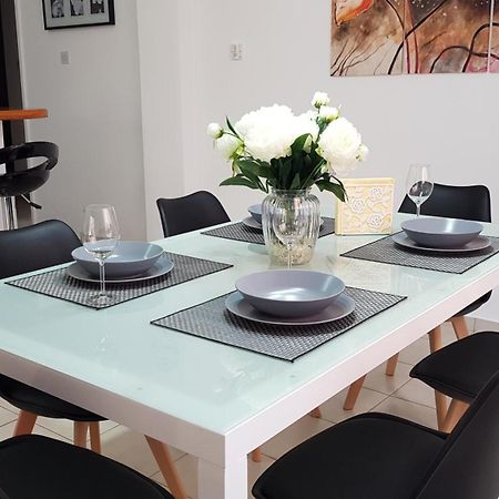 Paradise Gardens IV 2 Bd Amazing Apartment Paphos Ngoại thất bức ảnh
