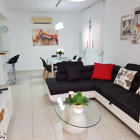 Paradise Gardens IV 2 Bd Amazing Apartment Paphos Ngoại thất bức ảnh