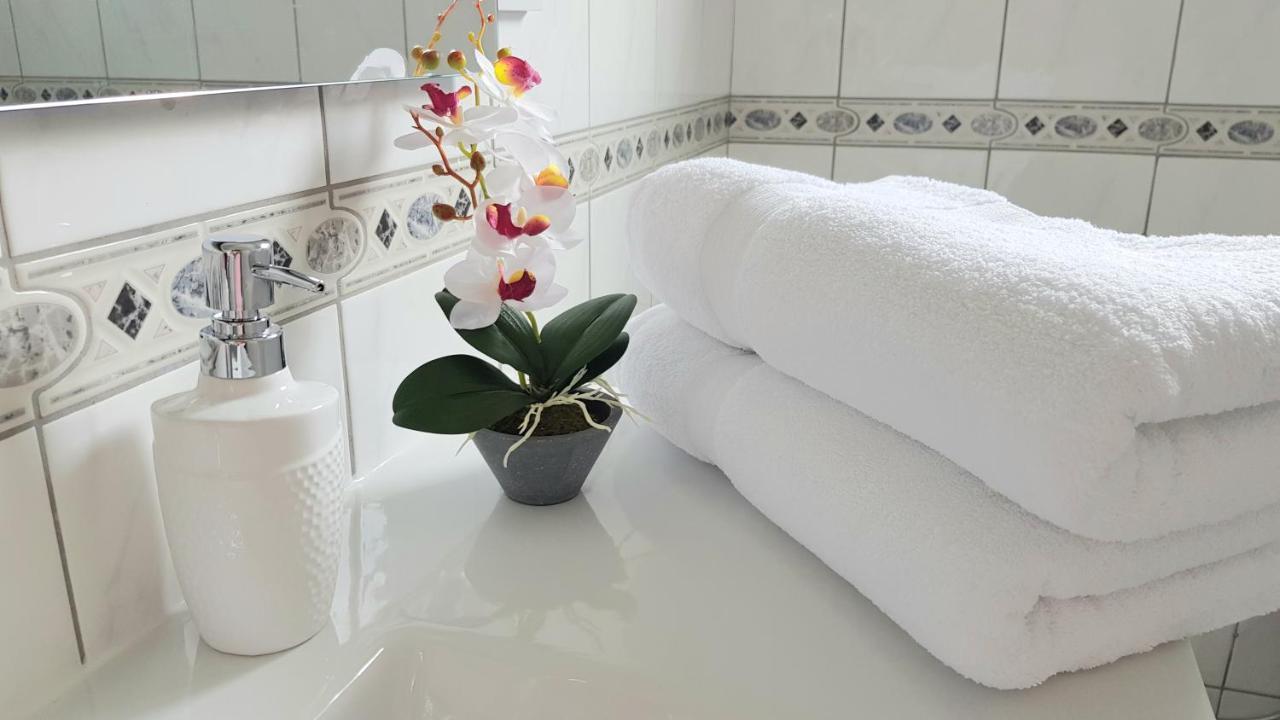 Paradise Gardens IV 2 Bd Amazing Apartment Paphos Ngoại thất bức ảnh