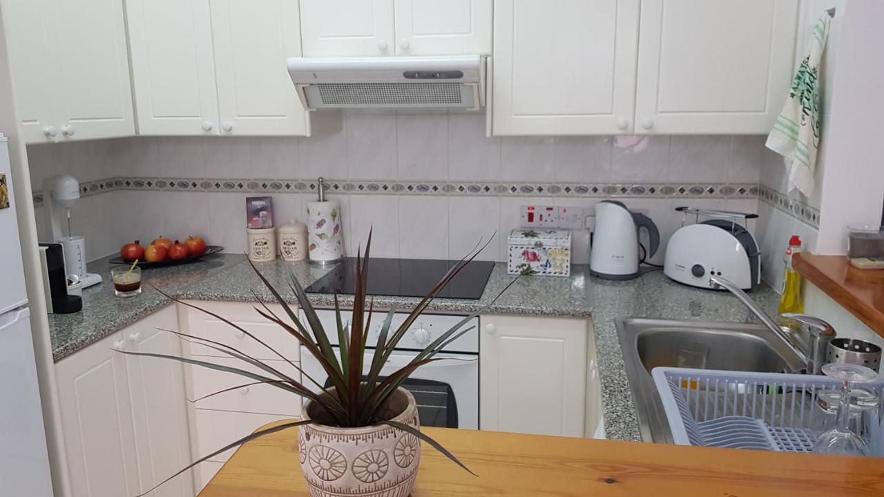 Paradise Gardens IV 2 Bd Amazing Apartment Paphos Ngoại thất bức ảnh
